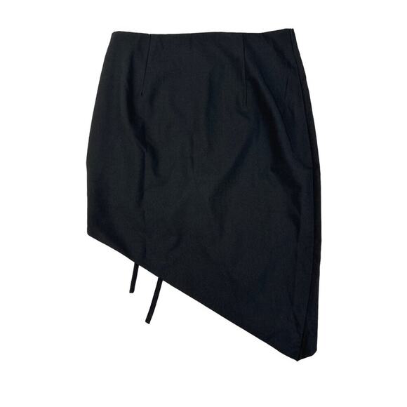Finesse - Sora Asymmetrical Mini Skirt in Black - Picture 3 of 3